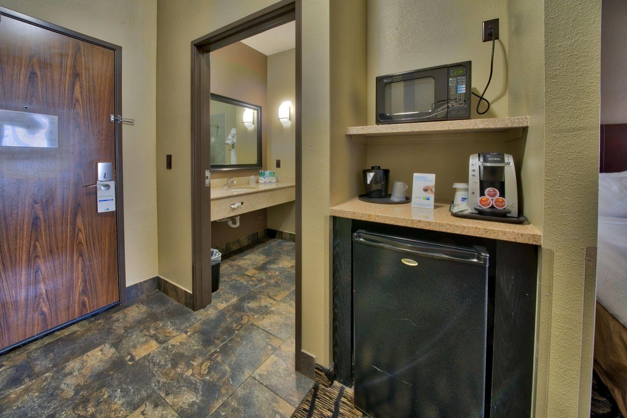 Holiday Inn Express And Suites Lubbock South By Ihg Экстерьер фото